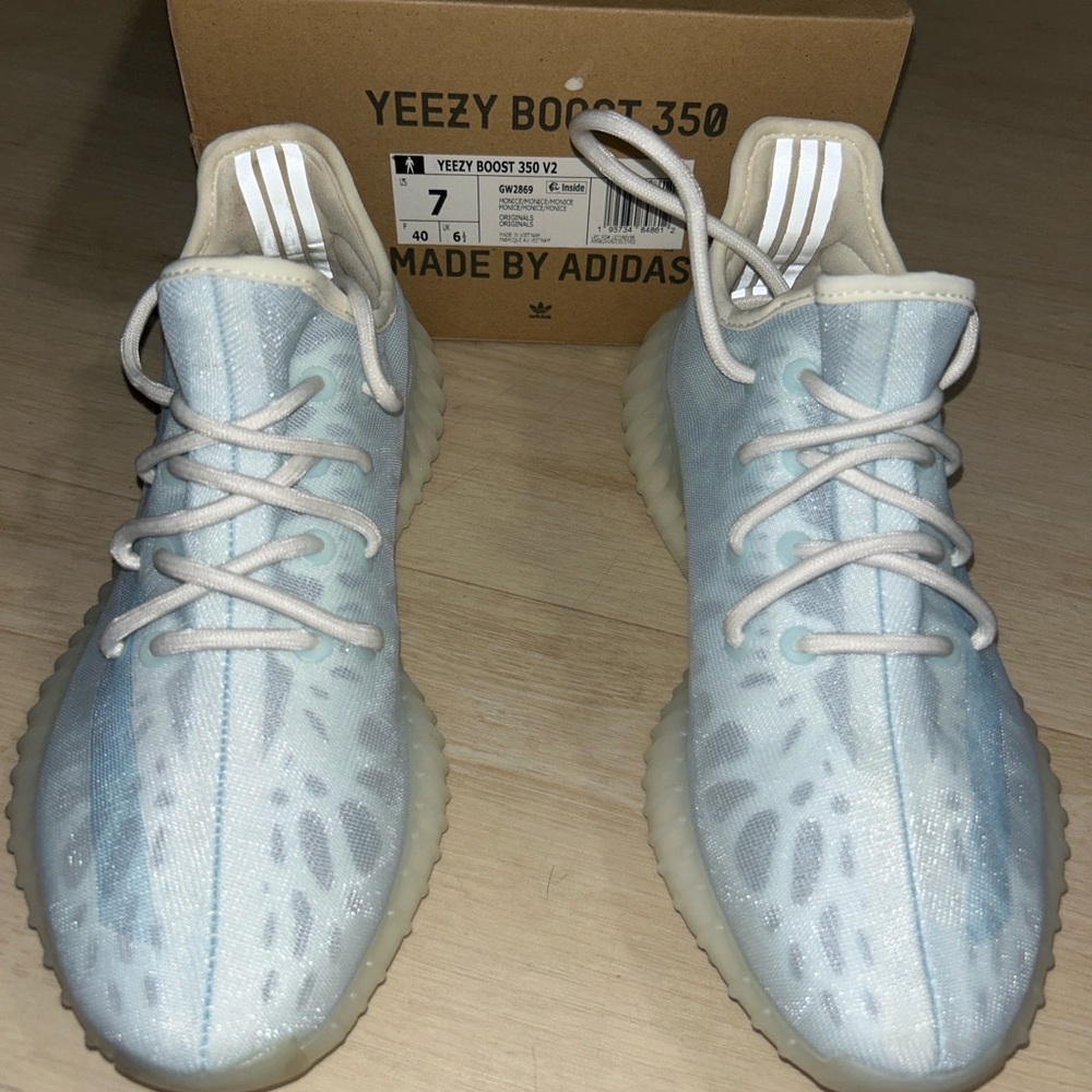 Yeezy Boost 350 V2 “Mono Ice”